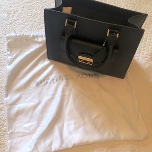 BRAND NEW BLACK MICHAEL KORS PURSE